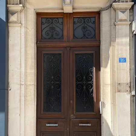 Le Condorcet. Charme Et Confort A Championnet *