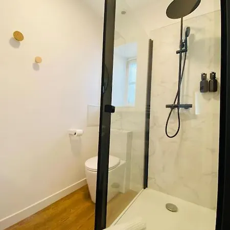 Le Condorcet. Charme Et Confort A Championnet