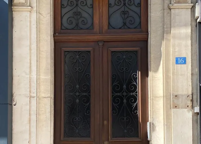 Le Condorcet. Charme Et Confort A Championnet *