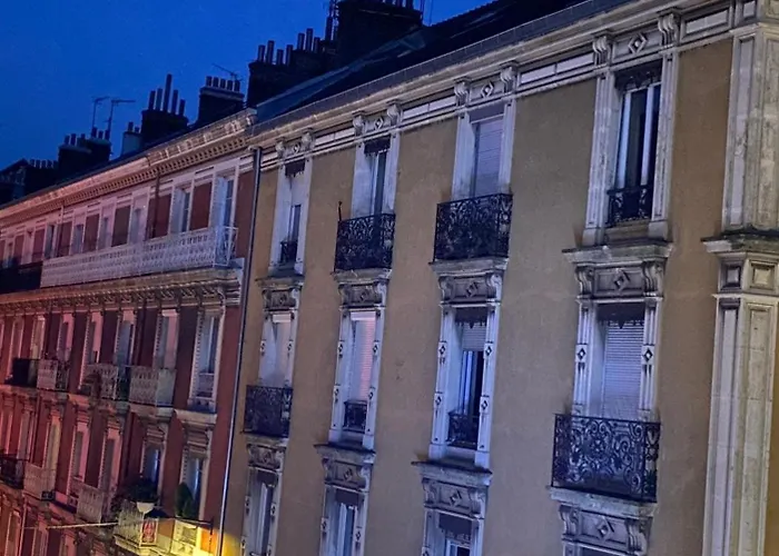 Apartament Le Condorcet. Charme Et Confort A Championnet *