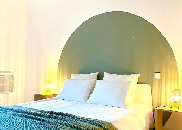 Le Condorcet. Charme Et Confort A Championnet