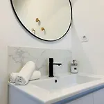 Apartment Le Condorcet. Charme Et Confort A Championnet *
