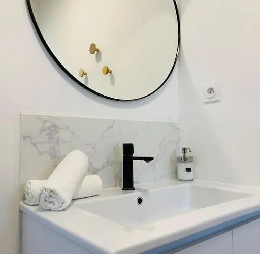 Apartment Le Condorcet. Charme Et Confort A Championnet *